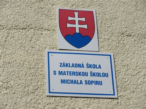 Archívna fotografia školy alebo budovy školy v Radvani nad Laborcom