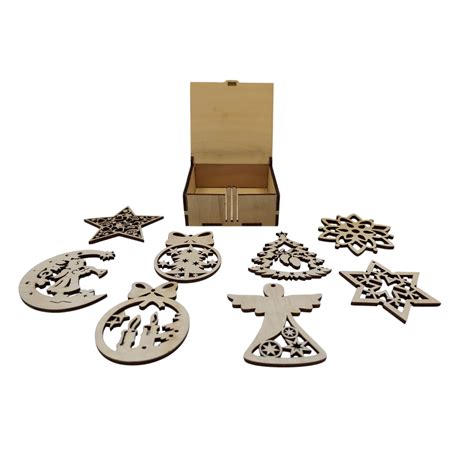 Ukážka drevených vianočných ozdôb namaľovaných akrylovými farbami a posypaných trblietkami