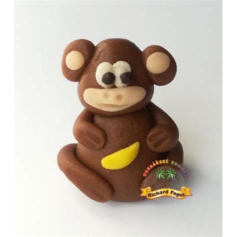 Detailná figúrka Bezzubého na torte vytvorená z fondánu