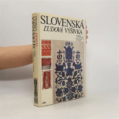 Slovenská ľudová tradícia vítania nového roka s prvkami folklóru a maskami