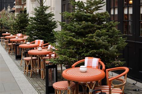 Záber z rodinného filmu s vianočnou atmosférou