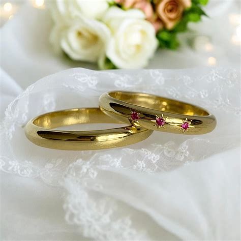 Ilustrácia: Mladomanželia si vymieňajú obrúčky