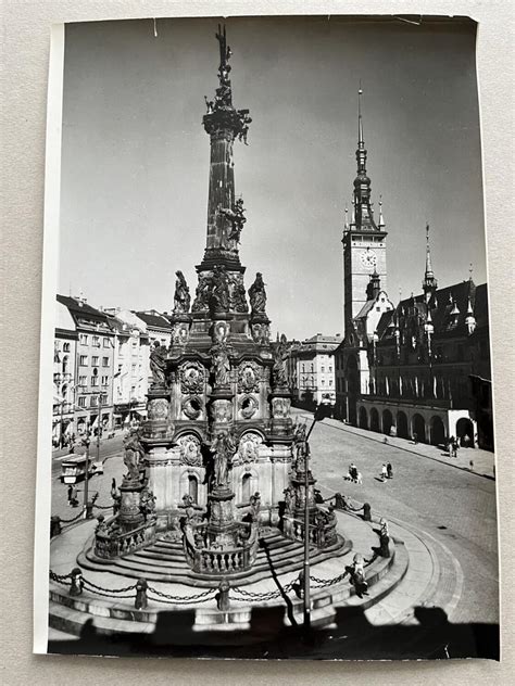 Historická fotografia Katedrály Najsvätejšej Trojice a okolia.