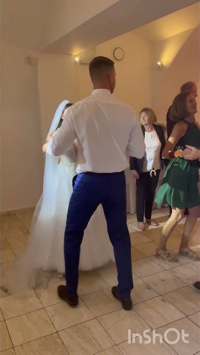 Dvojica tancujúca prvý novomanželský tanec