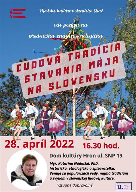Fotografia tradičného stavania mája na Slovensku