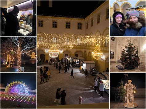 Ilustračné foto vianočných trhov na zámku Schloss Hof s dôrazom na svetelné inštalácie a vyzdobené nádvorie