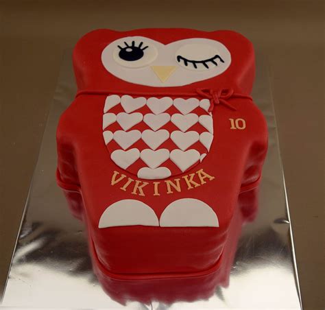 Torta v tvare veselého vláčika pre chlapca.