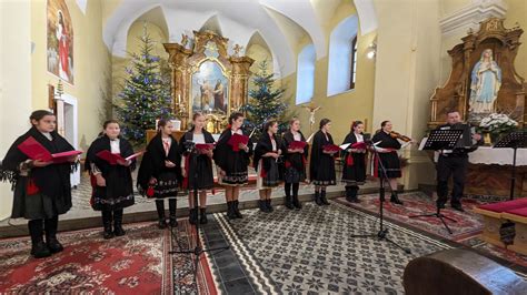 Lucia Bílá počas vianočného koncertu v zasnežených Vysokých Tatrách