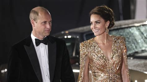 Victoria a David Beckhamovci prichádzajúci na svadbu princa Harryho