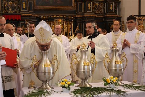 obrad svätenia olejov biskupom