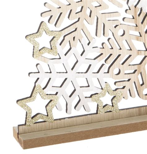 Vianočná výzdoba triedy s motívom snehových vločiek a stromčekov