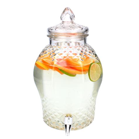 Džbány s osviežujúcimi limonádami s ovocím a bylinkami