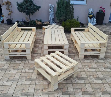 Kreatívne záhradné dekorácie a nábytok z paliet