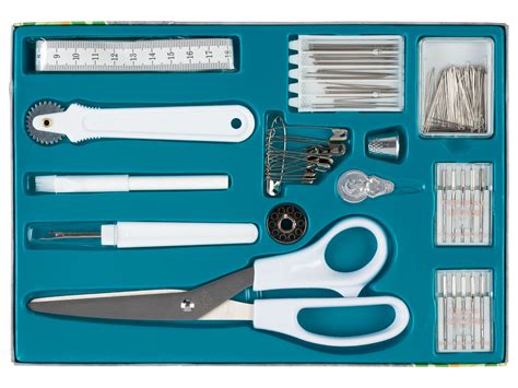 Ukážka praktických pomôcok na šitie: miznúca fixka, endlovacie nožnice, šablóna