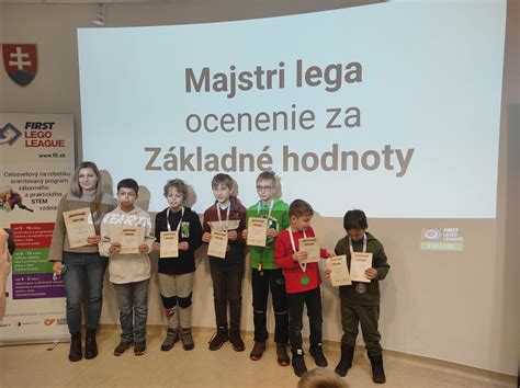Žiaci prezentujú svoje smoothie na súťaži