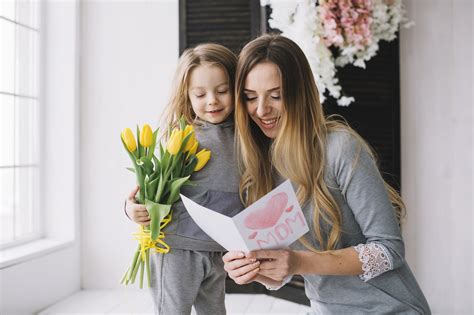 kreatívne DIY darčeky pre mamu z papiera a domácich materiálov
