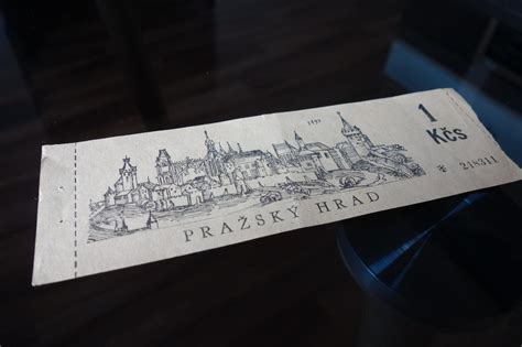 Schéma rozloženia údajov na pozvánke typu retro vstupenka