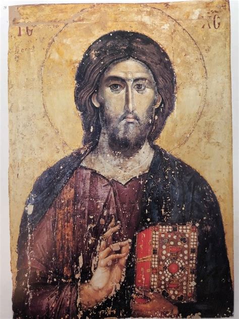 Náboženská ikona a sviečky, symbolizujúce ukrajinské pravoslávne tradície