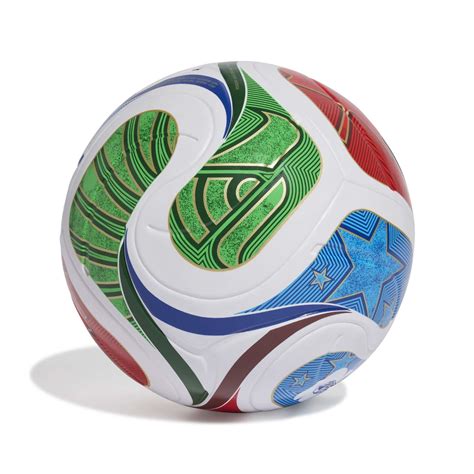 Koláž predmetov súvisiacich s rôznymi záľubami: futbalová lopta, kniha, kávovar, mapa.