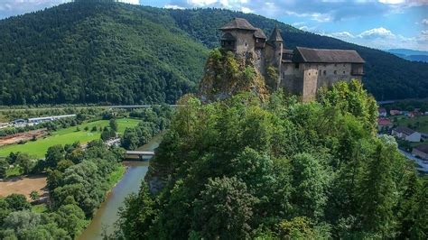Oravský hrad, pohľad z vtáčej perspektívy s riekou Oravou