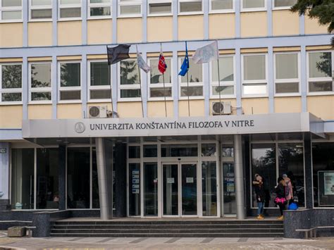 Tematické foto: univerzita, študenti, sloboda