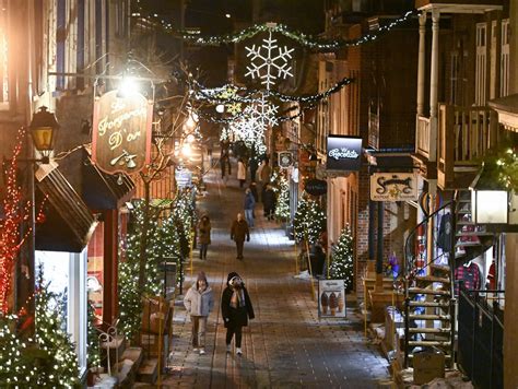 Ilustračný obrázok dobových vianočných zvykov a domácnosti