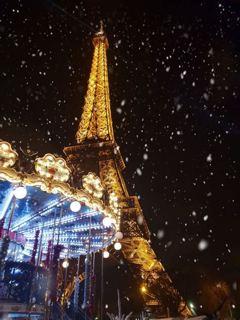 Tematické foto: zamilovaný pár vianočný Paríž