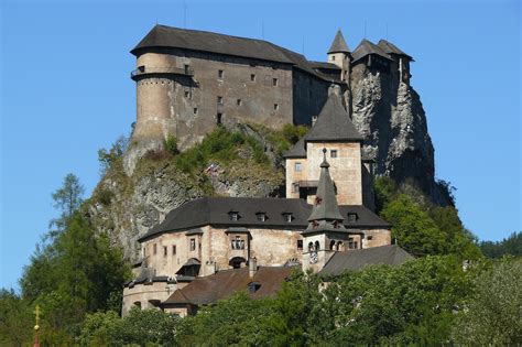 Pohľad na Oravský hrad a obec Oravský Podzámok
