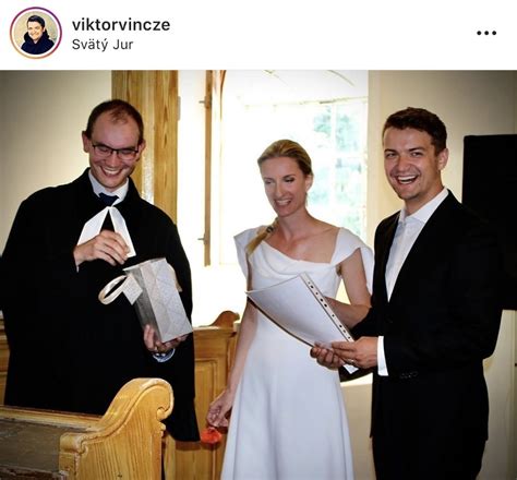 Foto novomanželov Adely a Viktora Vinczeovcov z oficiálnej svadby v Tomášove