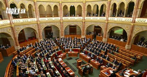 fotografia žiakov pri parlamente v Budapešti