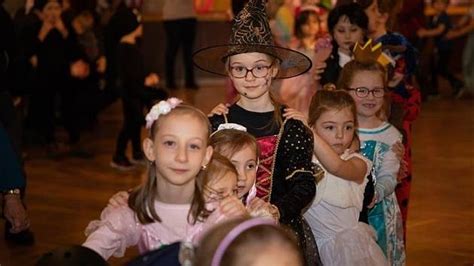 fotografia dieťaťa v kostýme Draculaury na karnevale