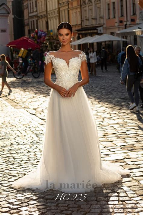 Návrh svadobných šiat haute couture alebo vizualizácia svadobného ateliéru