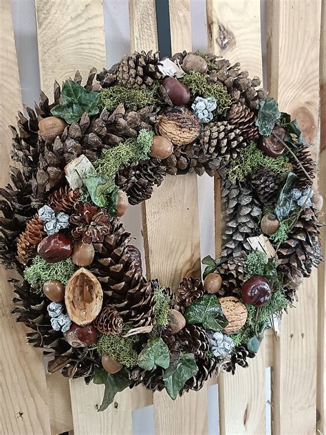 Prírodný veniec zo šišiek