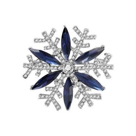 Ilustrácia ženy v sexi vianočnom kostýme snehovej vločky, zdobenom kožušinkou a bambuľkami.