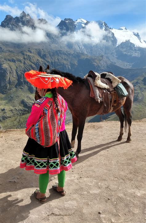 Tematické foto: Pár v tradičných peruánskych odevoch