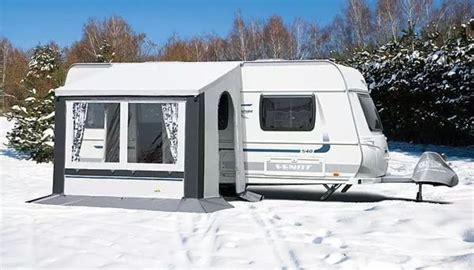 Fotografia: Karavan s nainštalovaným celoročným predstanom DWT Cortina II