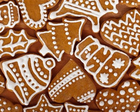 Vianočné medovníky v rôznych tvaroch na plechu