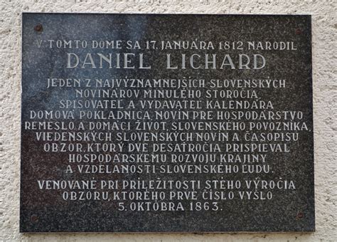 Tematické foto: Pamätná tabuľa na budove bývalej Tatra banky v Martine
