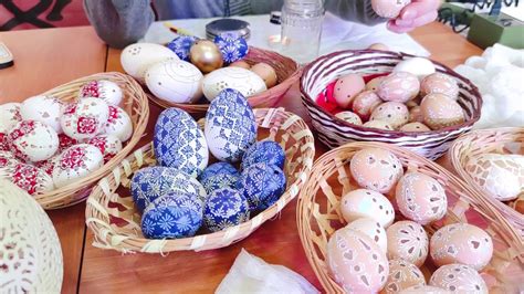 Fotografia bohato zdobených veľkonočných kraslíc