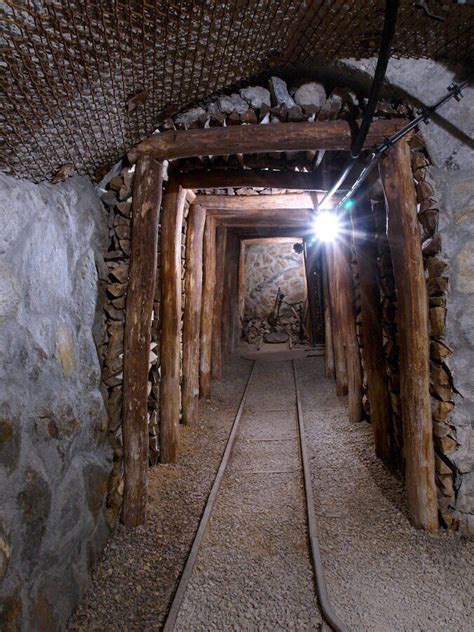 Schéma historického rozvoja priemyselných budov a baníctva v regióne Gemera