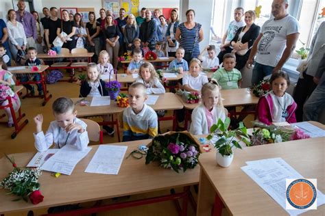 Tematické foto: deti prváci na slávnostnom pasovaní
