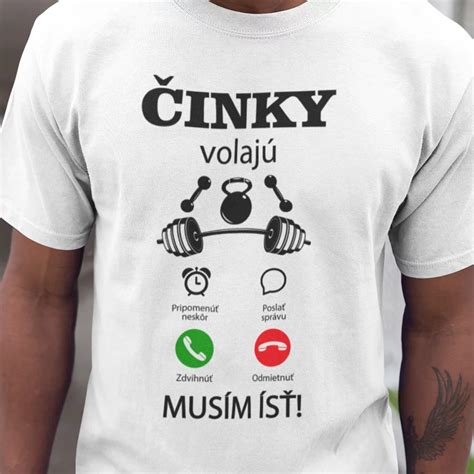 Ilustračné foto rôznych vtipných tričiek s potlačou