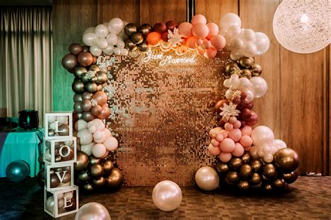 Elegantná balónová výzdoba s číslom 50 v zlatej a čiernej farbe