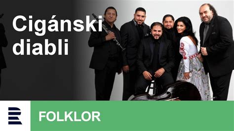 Cigánski Diabli vystupujú na pódiu, v pozadí Bratislavský hrad
