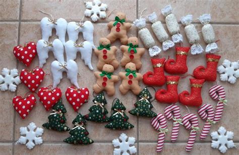 Šité vianočné ozdoby na stromček - hviezdy a srdiečka.