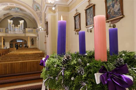 diagram symboliky adventného venca (kruh, vetvičky, sviečky)