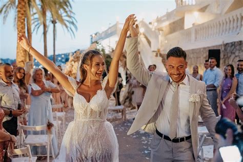 Svadobný fotograf pri práci