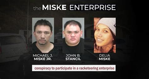 Ilustrácia: veniec v miske s vodou a machom