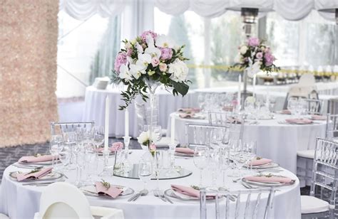 Ukážka elegantnej svadobnej výzdoby svadobnej sály