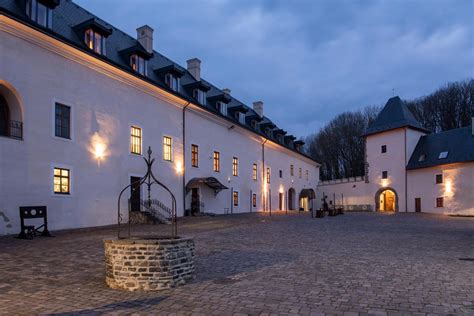 Detail svadobnej výzdoby v historických priestoroch Zámku Vígľaš.